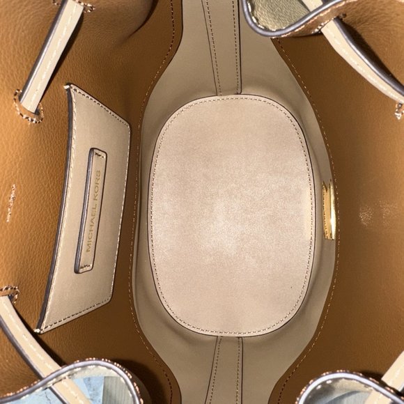 Michael Kors Reed Medium Bucket Messenger Bag/ LG Snap Wallet Leather Camel NWT - Picture 6 of 13